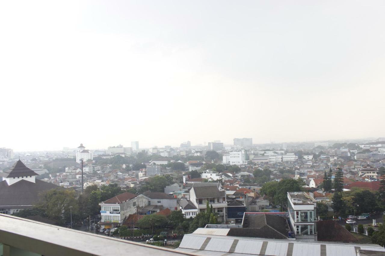 Bright @ Tamansari La Grande By Travelio * Bandung